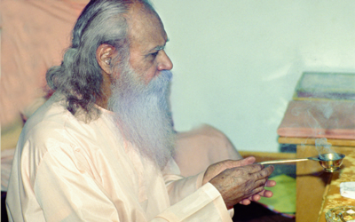 Swami Satchidananda Teaches the Pūjā Ślokas