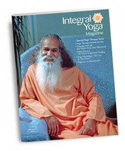2013 Fall issue of Integral Yoga Magazine, featuring a photo of Swami Satchidananda